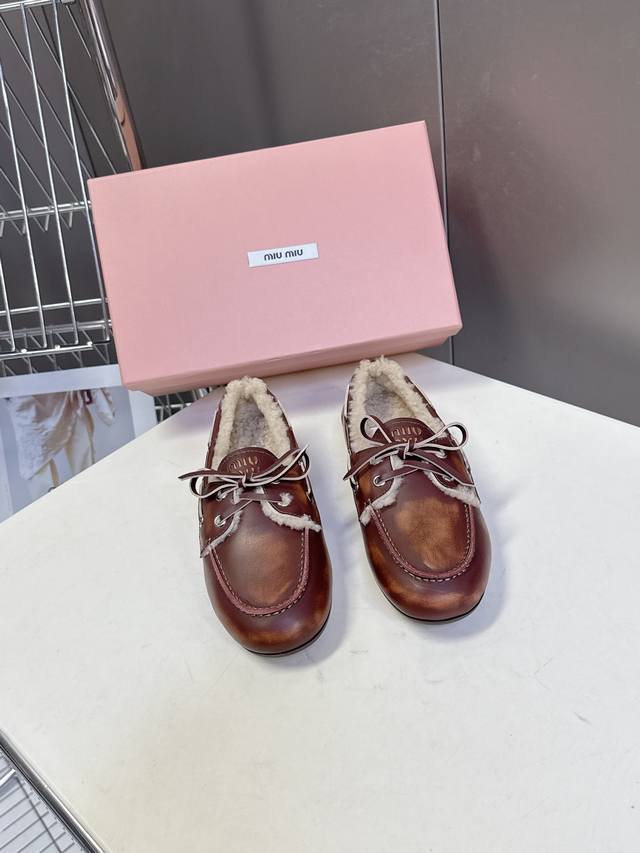 Miumiu's latest Fall/Winter moccasins, fluffy shoes, highly recommended by celeb