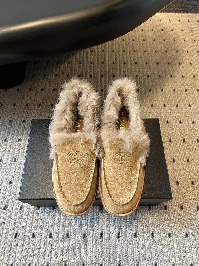 Chane*25Ss Autumn/Winter New Plush Loafers The classic Chanel double-C logo is p