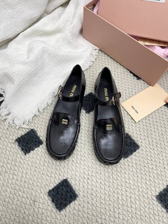 High-quality Miu Miu 2026 early spring new retro Mary Jane shoes! When girlish