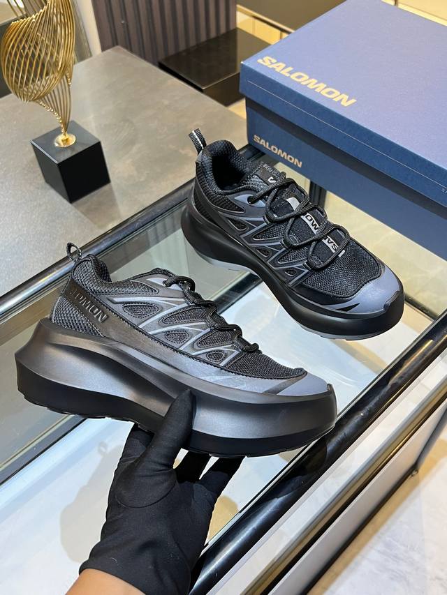 Lightweight platform chunky casual dad shoes with mesh upper. Multiple lines on