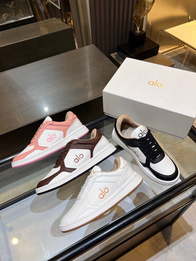 Material: Original leather Sole: Rubber outsole Lining: Towel lining Sizes: Wom