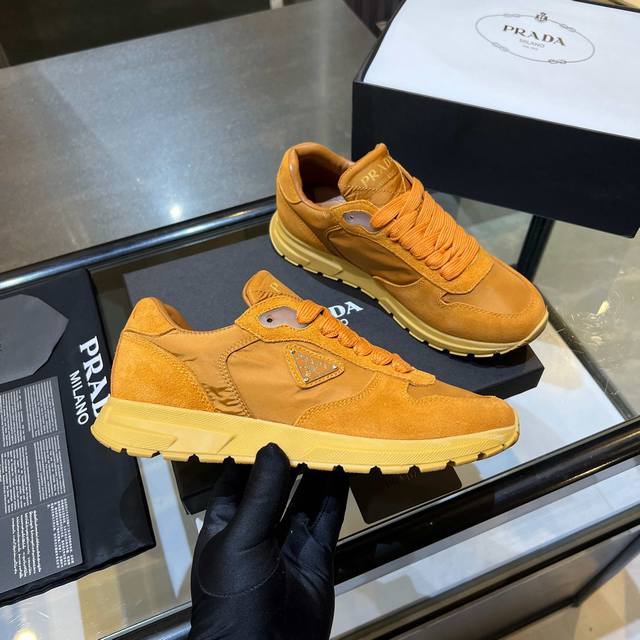 Upper: Suede Lining: Breathable mesh Outsole: Rubber outsole Sizes: 35-40 Facto