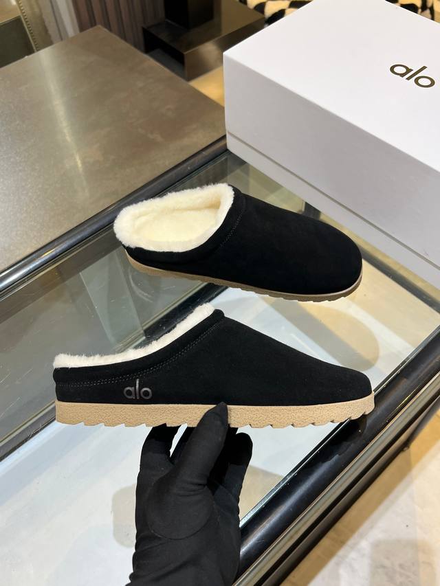 This gives off a relaxed, effortless vibe in winter. It's easy to match, stylish