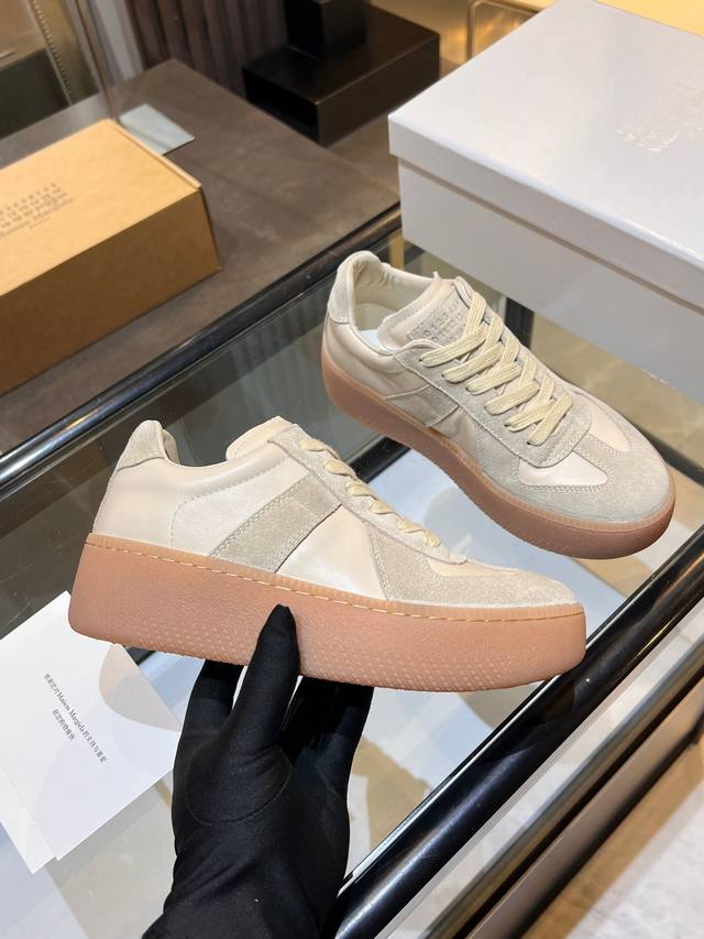 Item No.: 2512 Material: Original Custom Imported Cowhide Lining: Imported Soft