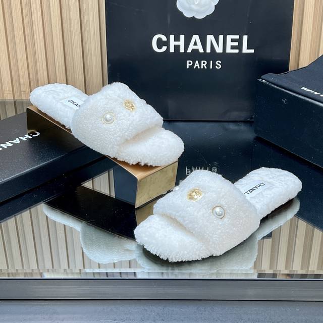 Top-tier version Chanel pearl lamb wool slippers Autumn/Winter collection hot ne