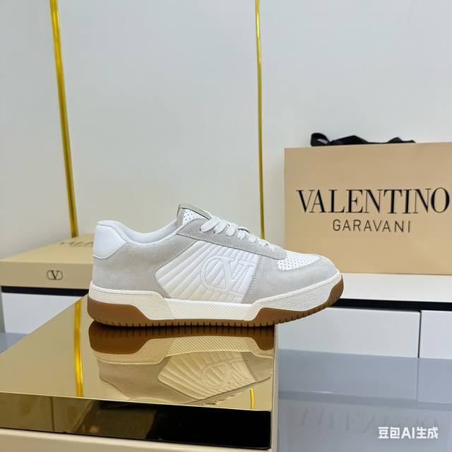 Top-tier couple's version, men +50 Valentino 2025 Upvillage couple's casual spor