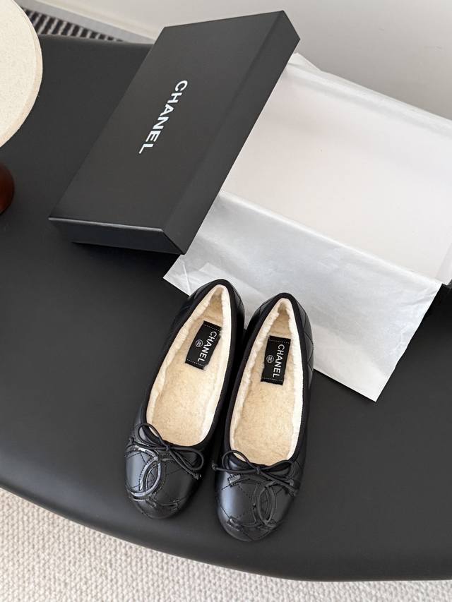 Chanel Vintage Cambon Series Shoes A simple yet sophisticated design that makes