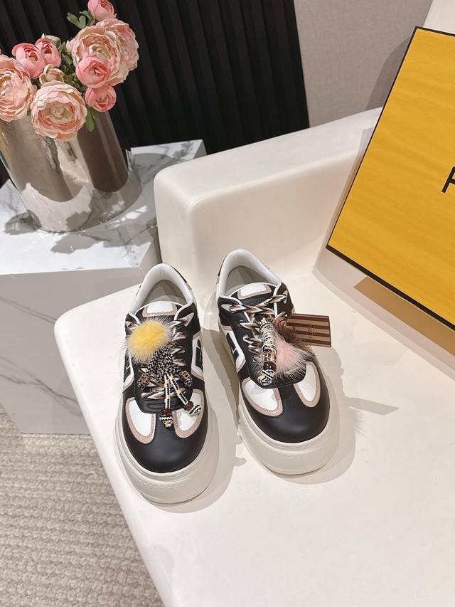 Selling Fendi's latest Match asymmetrical magic platform Charm Match lace-up sn