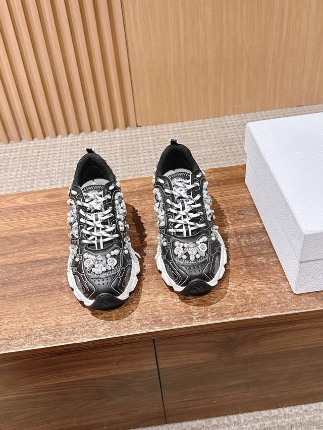 Custom Wool + 20 Dior New Sequined Dad Shoes The shoe features a dad shoe silho