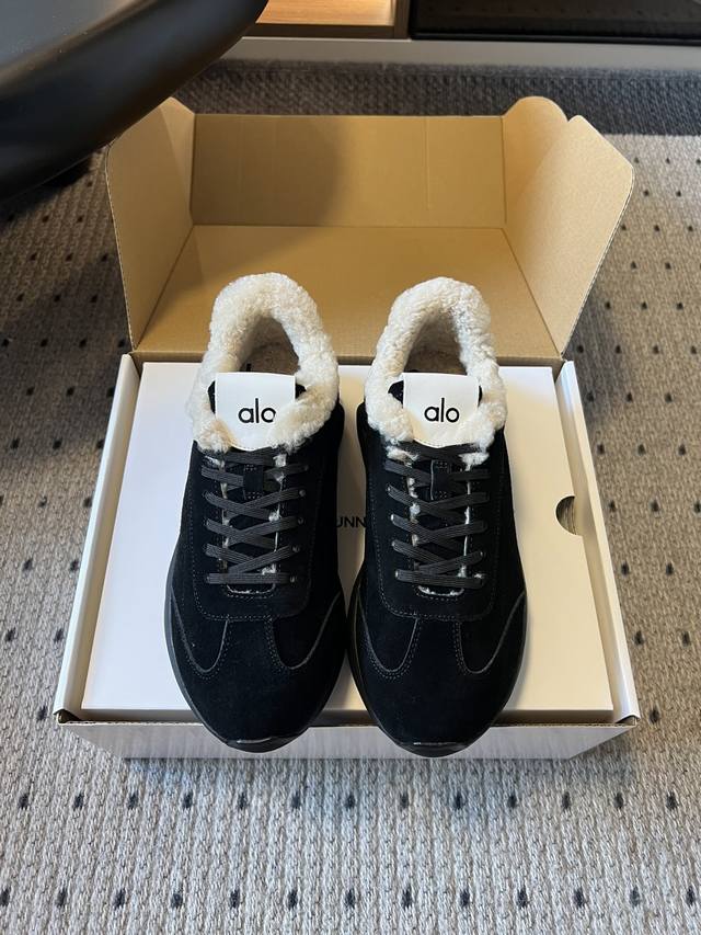 Al* 25Ss New Retro-Style Fleece-Lined Casual Sneakers The inner side of the shoe