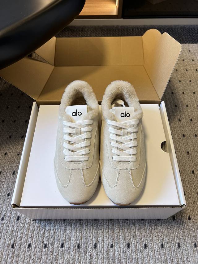 Al*25Ss New Retro Fleece-Lined Casual Sneakers The upper is made of suede-like m