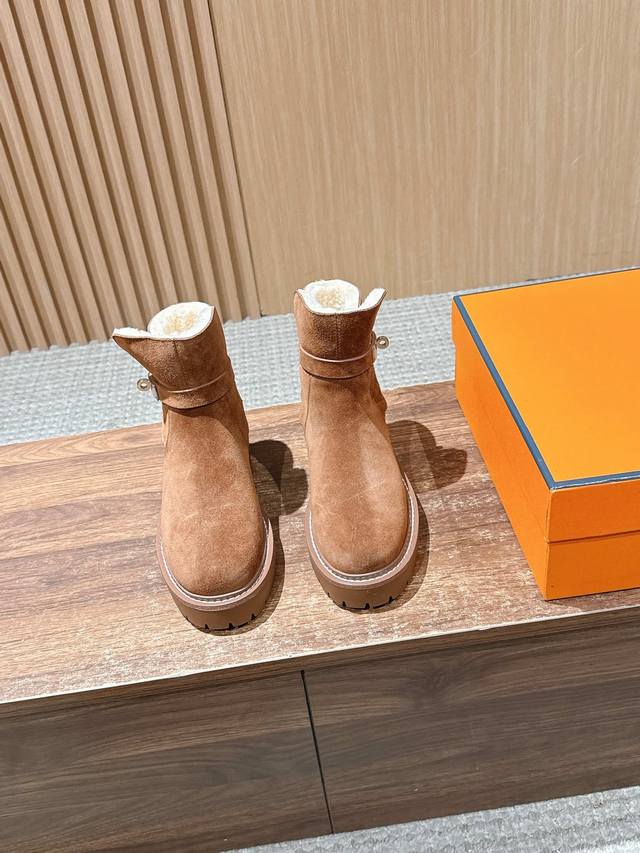 Hermes Suede Autumn/Winter Fleece-Lined Martin Boots with Metal Buckles The boo