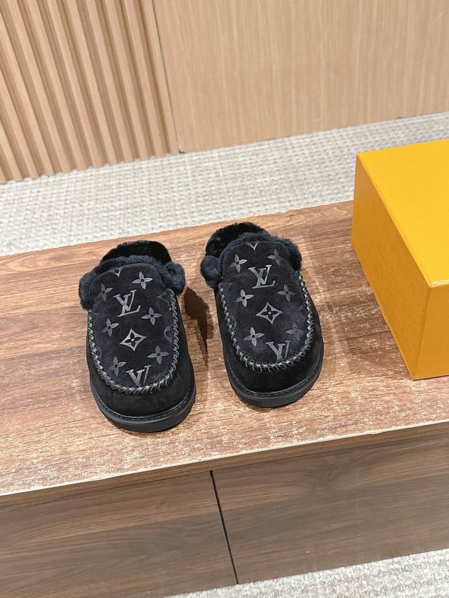 This Cortina Birkenstock mules are from the Louis Vuitton collection. They feat