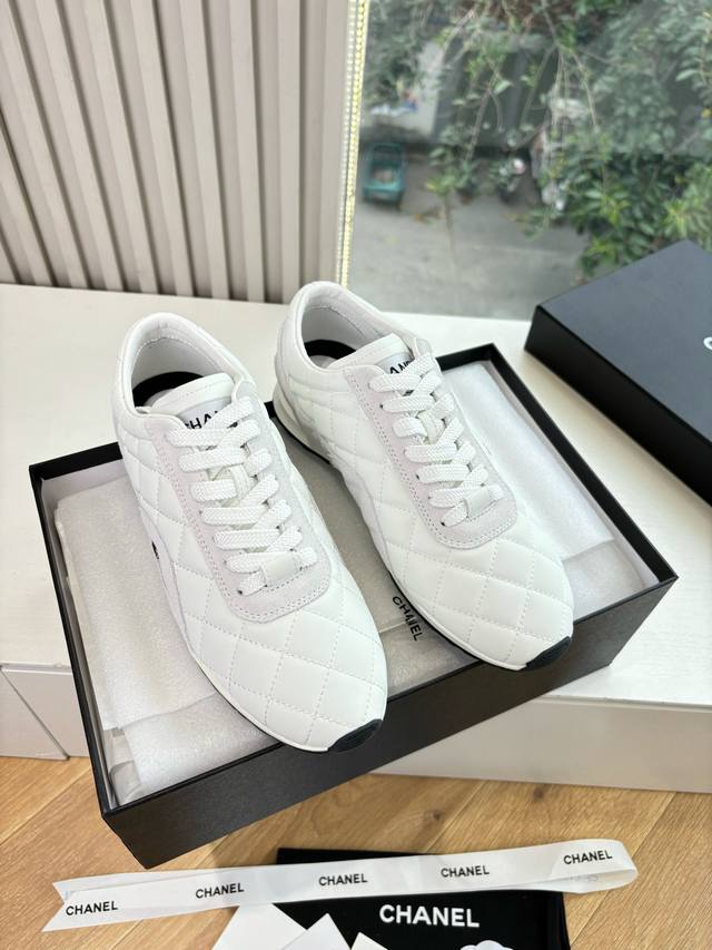 G266Chanel 2025 New Style Suede Round Toe Panda Diamond Pattern Thick Sole Sneak