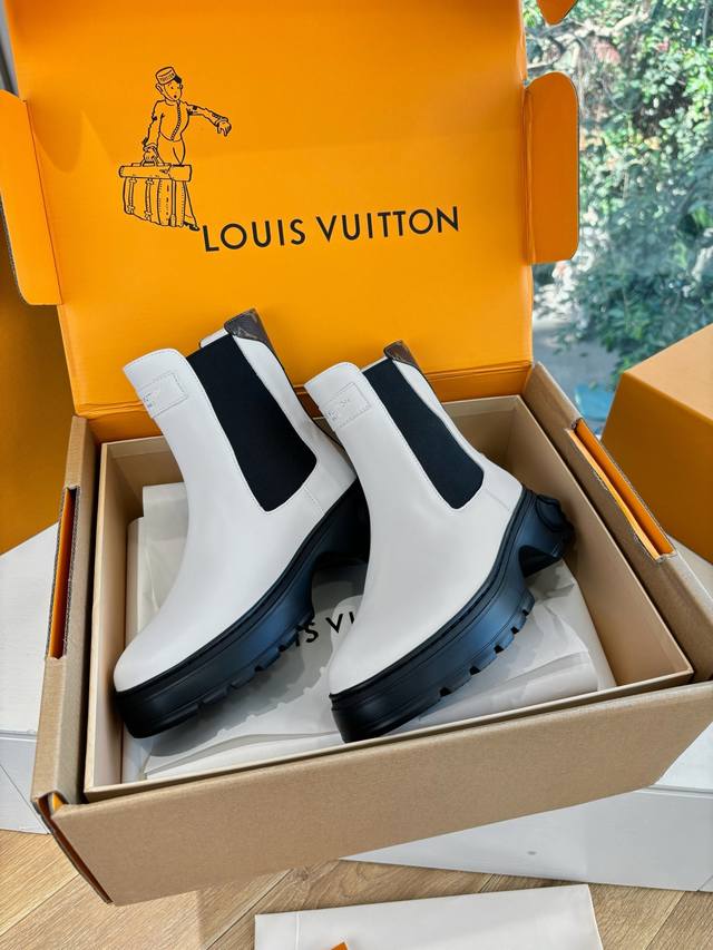 G049 Top Quality Louis Vuitton Pharrell Williams Collaboration Runway Style Plat