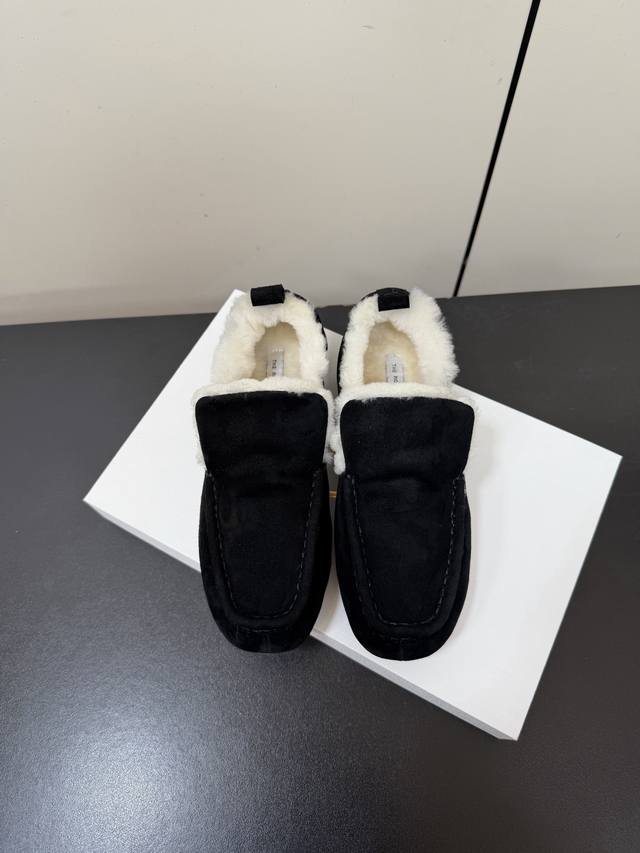 Therow Autumn/Winter Fleece-Lined Loafers The upper is made of delicate suede, w