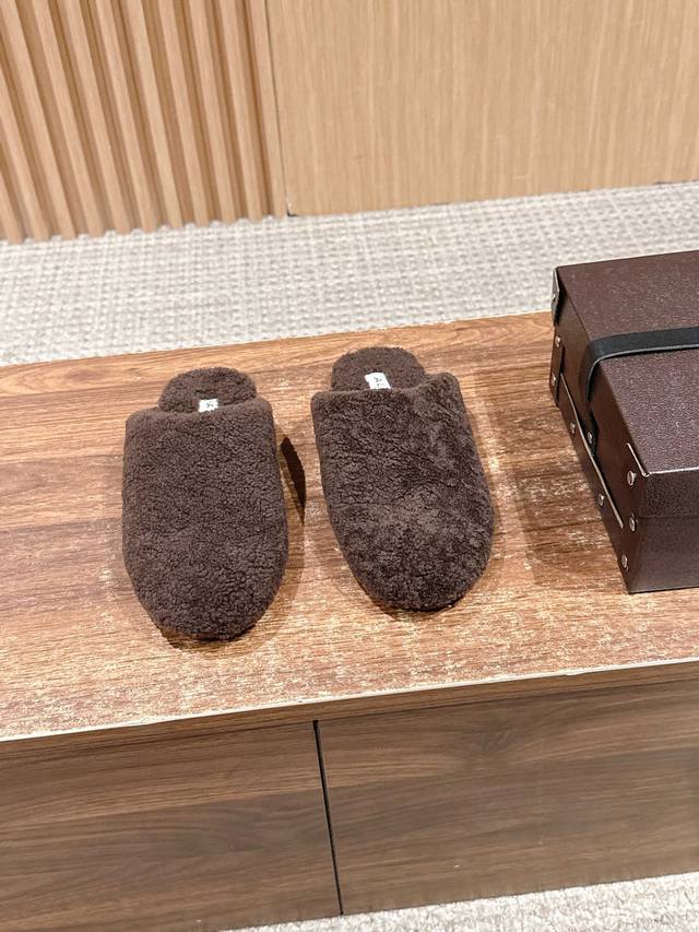 Alaa Autumn/Winter New Style Furry Mule Slippers Made with imported lamb wool,