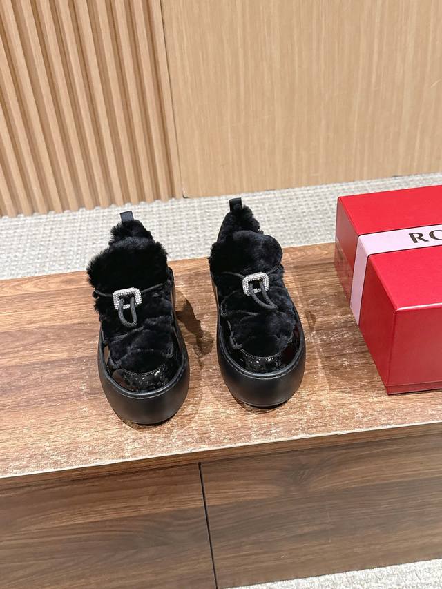 Roger Vivier Autumn/Winter New Suede Leather Casual Shoes. This sock-boot style