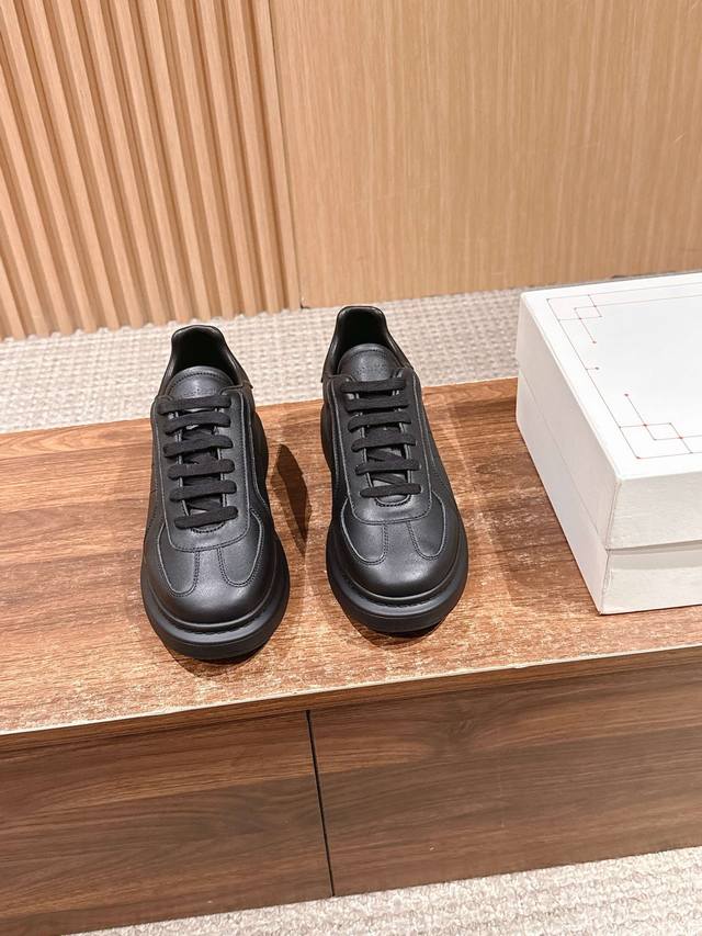 Men's +10 German Training Gray Black# McQueen is undoubtedly the king of classi