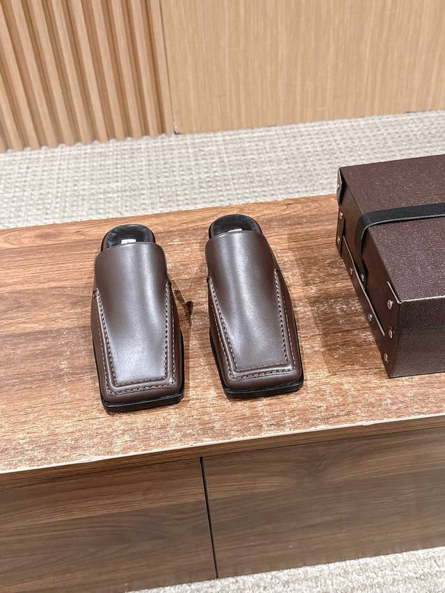 Area's New British Style Square-Toe Mule Slippers Featuring the iconic square t