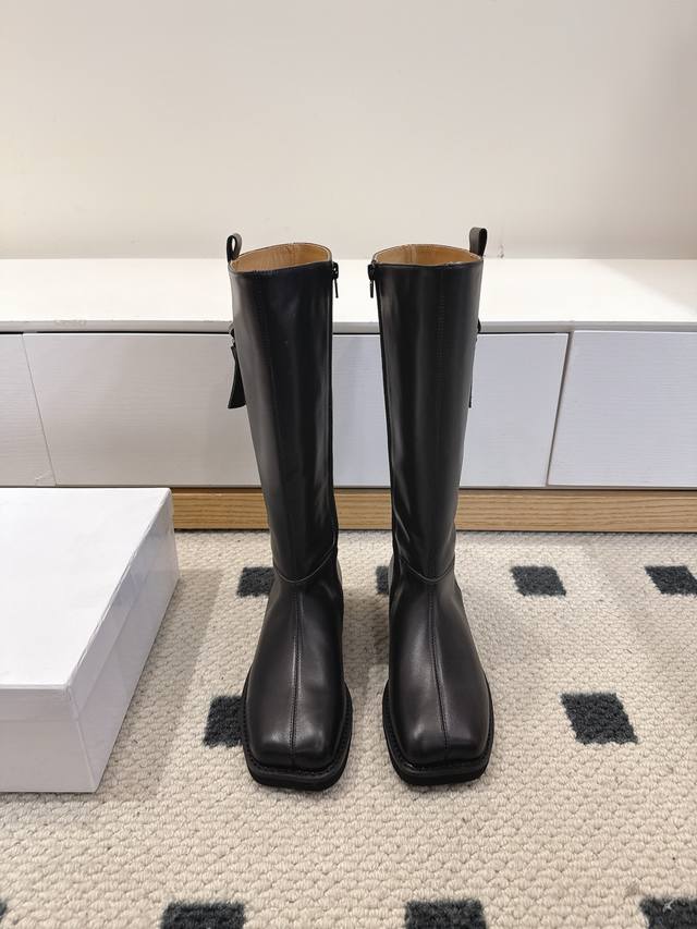 Mm6 Exclusive chip version, this shoe is made entirely from authentic materials,