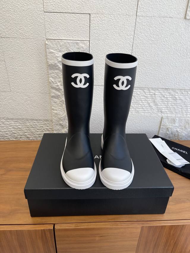 Top-tier version: Chanel 26C Black and White Seamless Over-the-Knee Rain Boots O