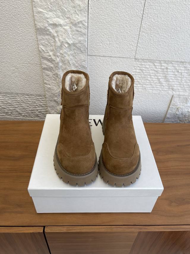 Top Version: Loewe 2025 Autumn/Winter New Thick-Soled Snow Boots. These Loewe sn