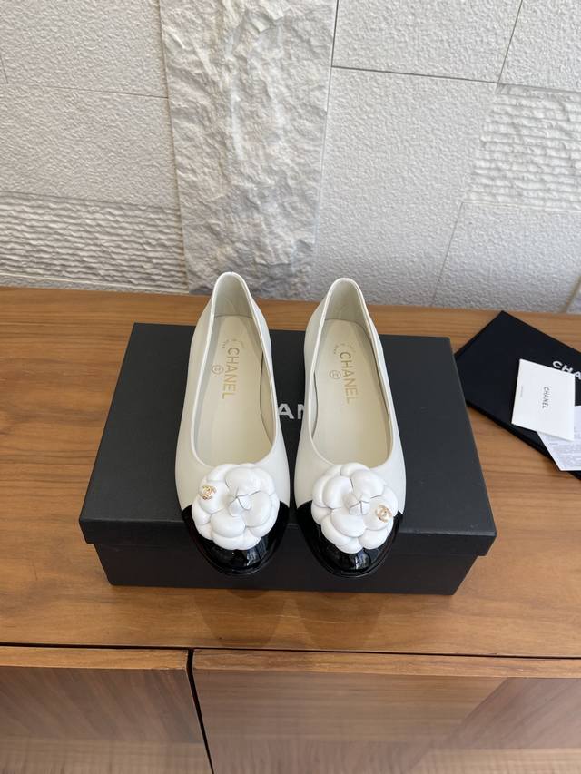 Top Version: Chanel 2025 New Classic Camellia Ballet Flats Chanel classic camell