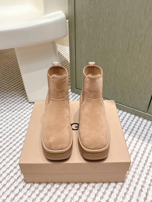 know that the core essence of these boots lies in the fur-lined couple's snow