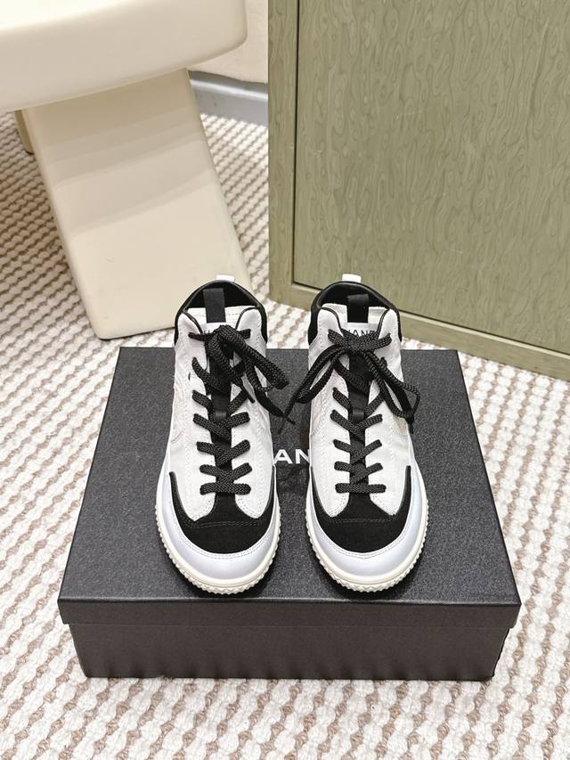 Retail-grade Chanel 25 New Retro Check Panda Casual Shoes/Sneakers. The simple b
