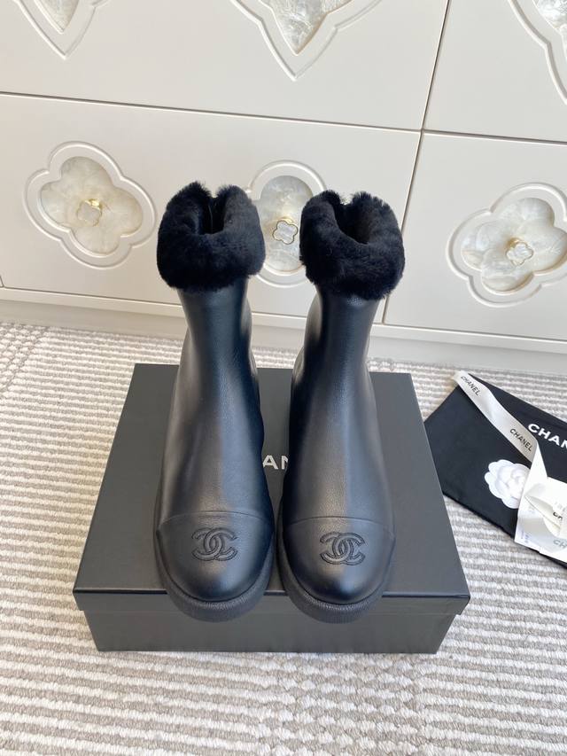 Wholesale slippers, single shoes, and ankle boots Chanel, the latest autumn/win