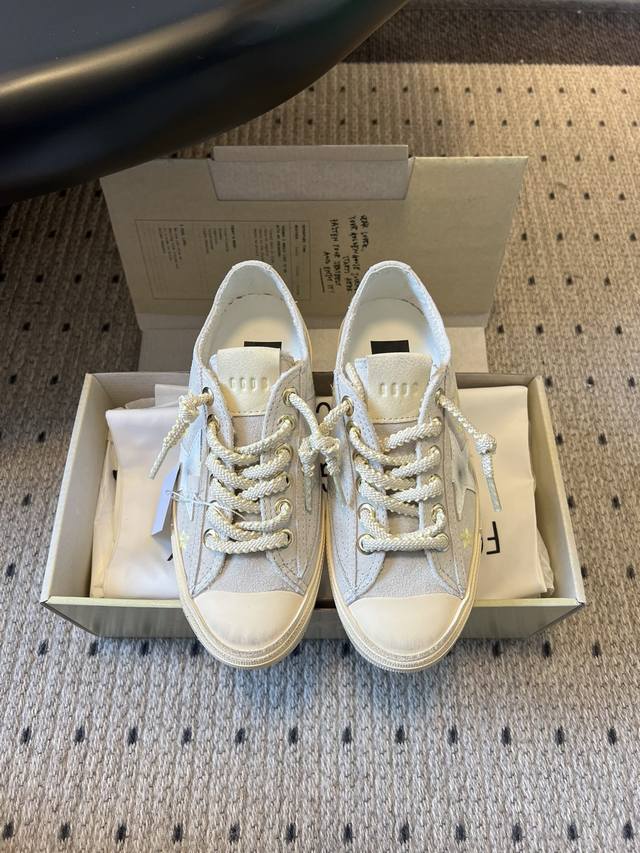 Top Quality Ggdb*25Ss Distressed Daisy Thick-Soled Sneakers Made of suede and ca