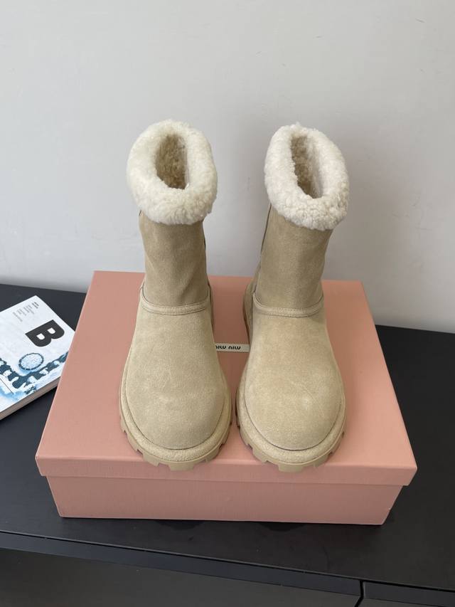 Miumiu Fall/Winter Latest Runway Snow Boots with Furry Shoes Super popular with