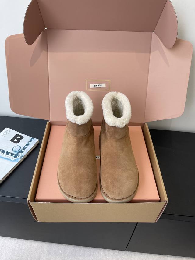 Miumiu Fall/Winter Latest Runway Snow Boots with Furry Shoes Many celebrities, i