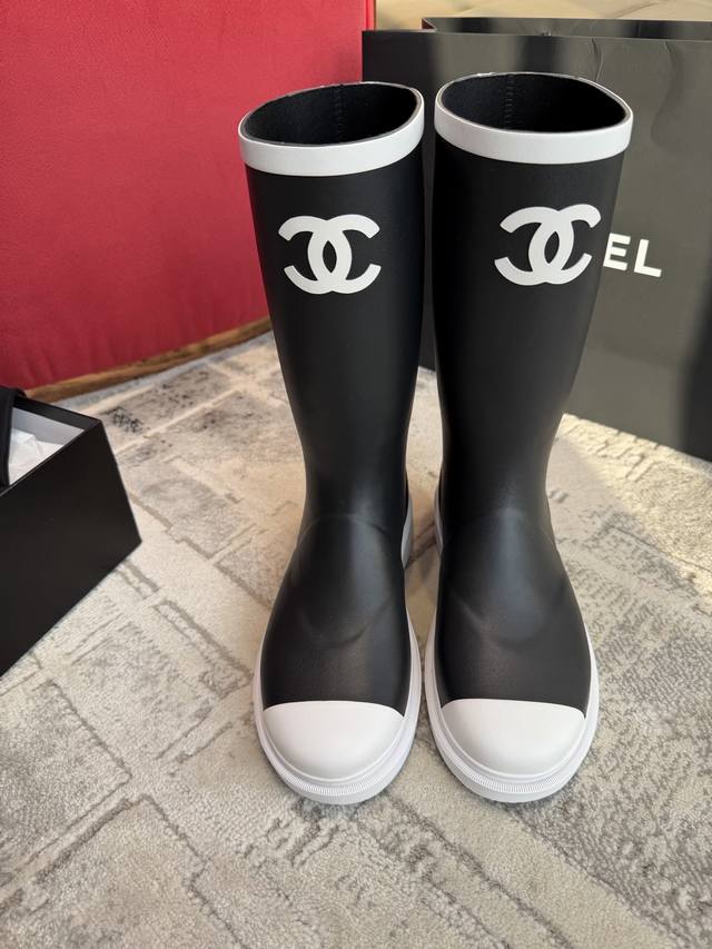 Retail-grade Chanel 26C New Color-block Rain Boots - Top-tier replica! The newly