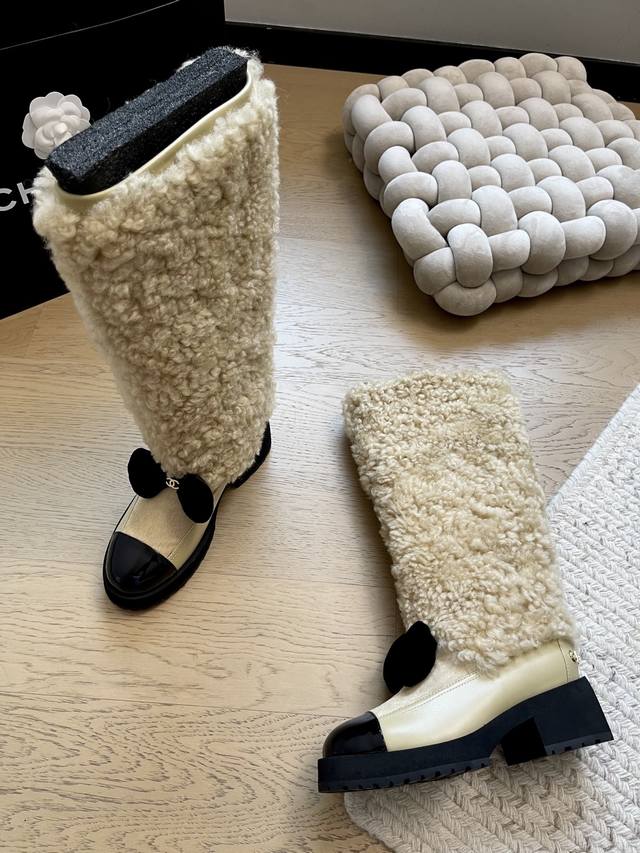 Chanel 25K Fall/Winter New Style Plush Butterfly Boots Furry boots are still ver