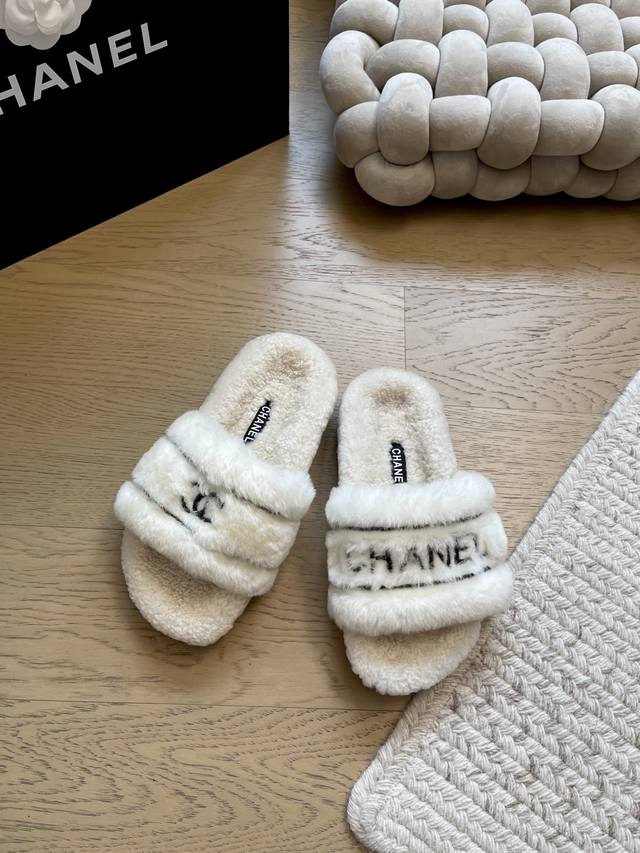 Chanel 25K New Furry Slippers! Perfect for autumn and winter, pair with socks fo