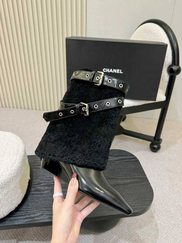 Pointed-Toe Slip-On Boots