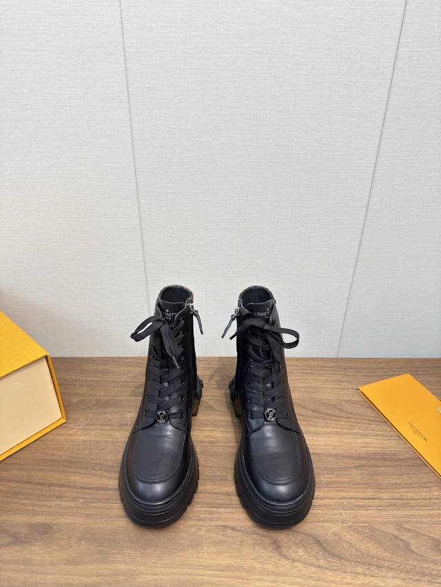 Lv Louis Vuitton 25 Autumn/Winter New Martin Boots Lace-up Boots Series_ Top Ver