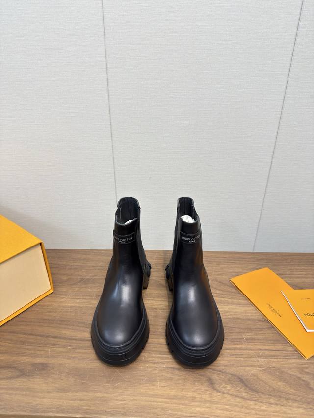 Lv (Louis Vuitton) 25 Autumn/Winter New Martin Boots Lace-up Boots Series_ Top P