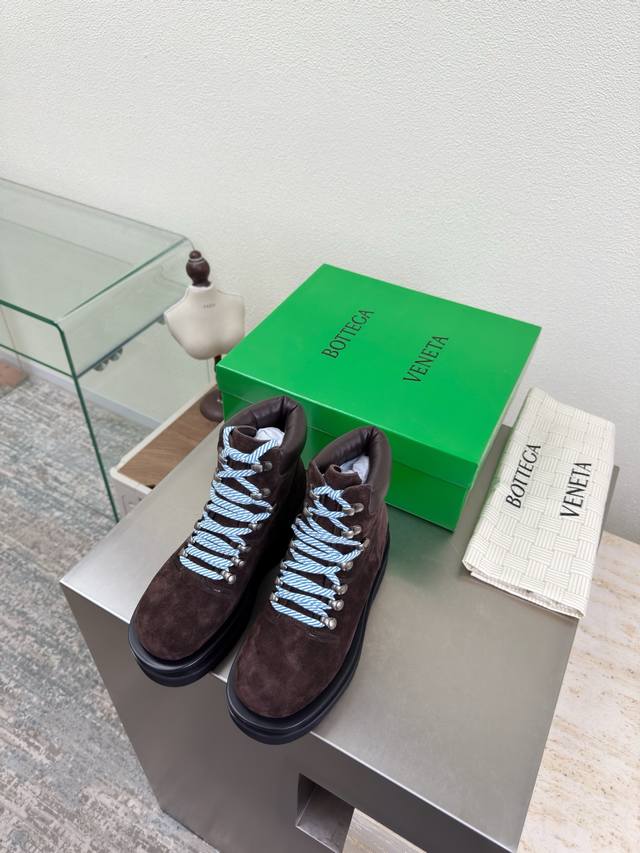 High-gloss calfskin hiking boots Bottega Venet* Classic double-layer thick sole