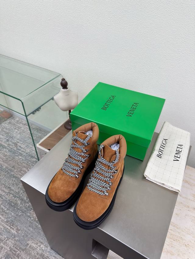 High-gloss calfskin hiking boots Bottega Venet* Classic double-layer thick sole