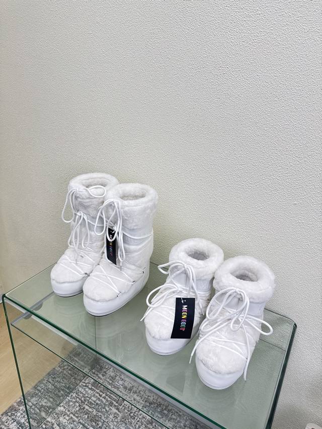 Moon Boots, White Fur and White Leather, Factory Price. Wang Hedi and Yu Shuxin