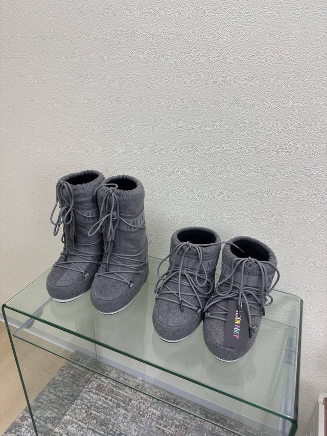 Moon Boot, Grey Wool Material, Factory Price. Wang Hedi and Yu Shuxin are also w