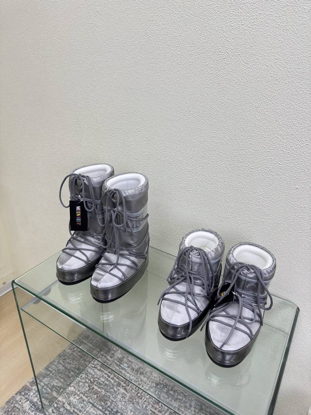 Moon Boots, Grey/Silver, Factory Price. A must-have ski item worn by Wang Hedi a
