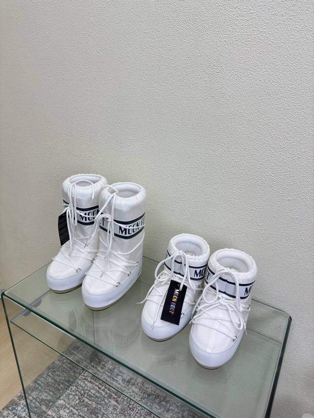 Moon Boots, White, Factory Price p A must-have ski item worn by Wang Hedi and Yu