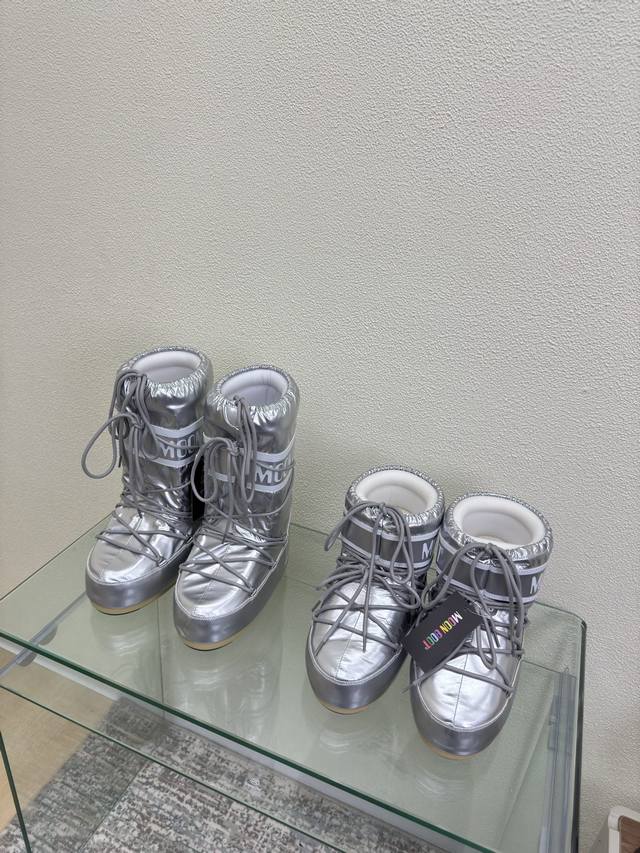 Moon Boot Metallic Silver Factory Price p A must-have ski item worn by Wang Hedi