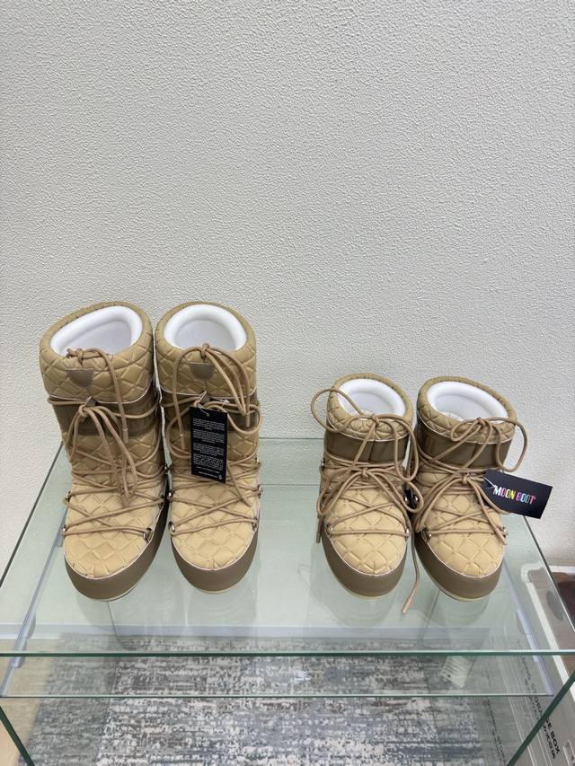 Moon Boots, Diamond Pattern, Factory Price p Apricot Color, a must-have ski item