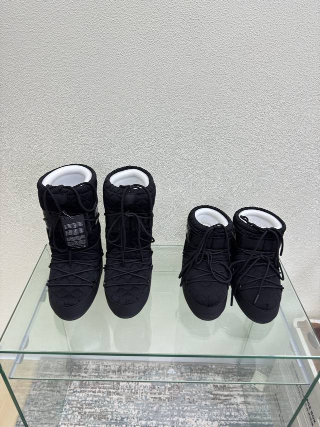 Moon Boots, Diamond Pattern, Factory Price p A must-have ski item worn by Wang