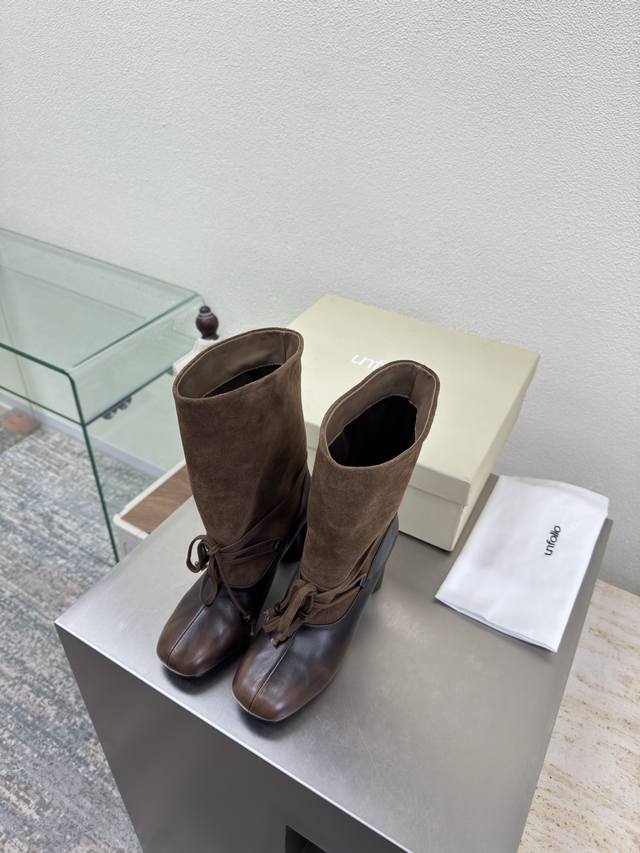 Slip-on mid-heel Unfolio premium ankle boots, easy to match. New design from th